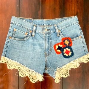 Gently used Levi vintage 90’s shorts W29